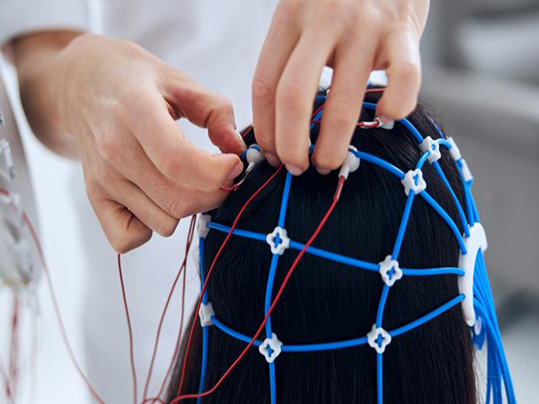EEG (Elektroenzephalogramm) – Messung der Hirnströme